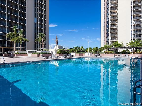 4th image of 20301 W Country Club Dr APT 2030