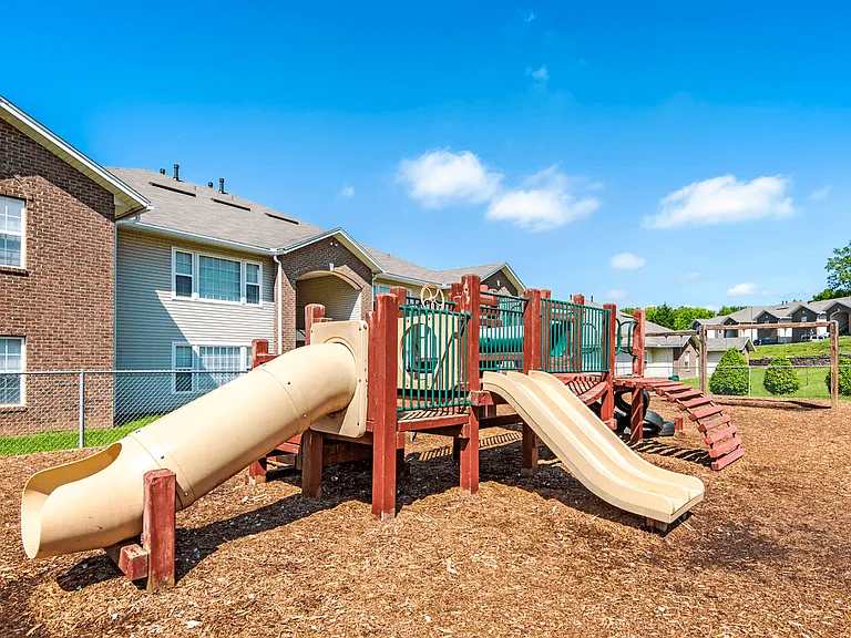 Oak Crest Apartments — Photo 9
