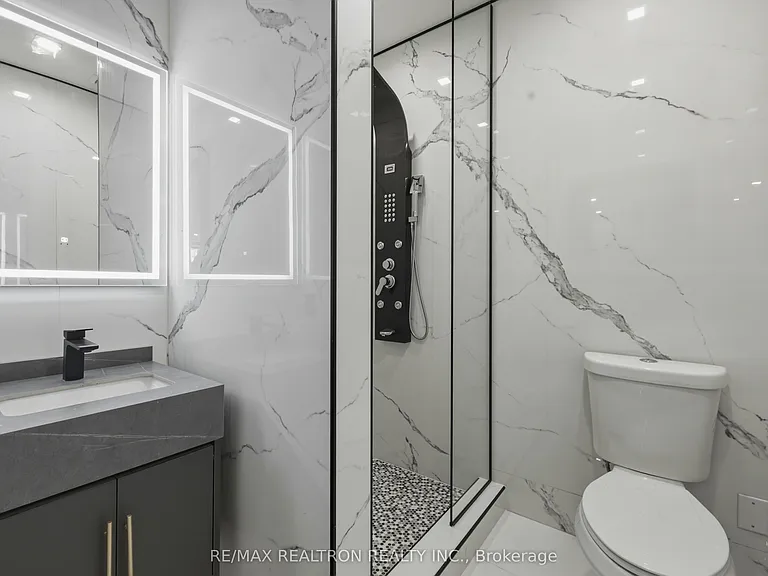 1002 Spadina Rd — Photo 16