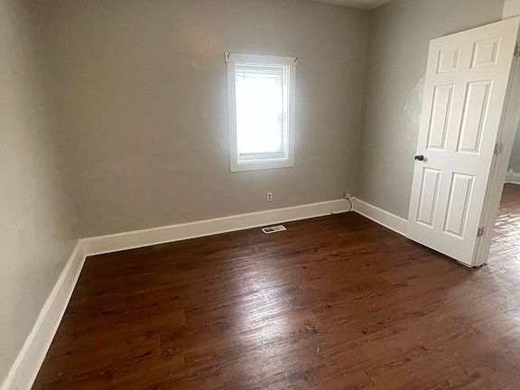 5th image of 301 E Memorial Dr #303