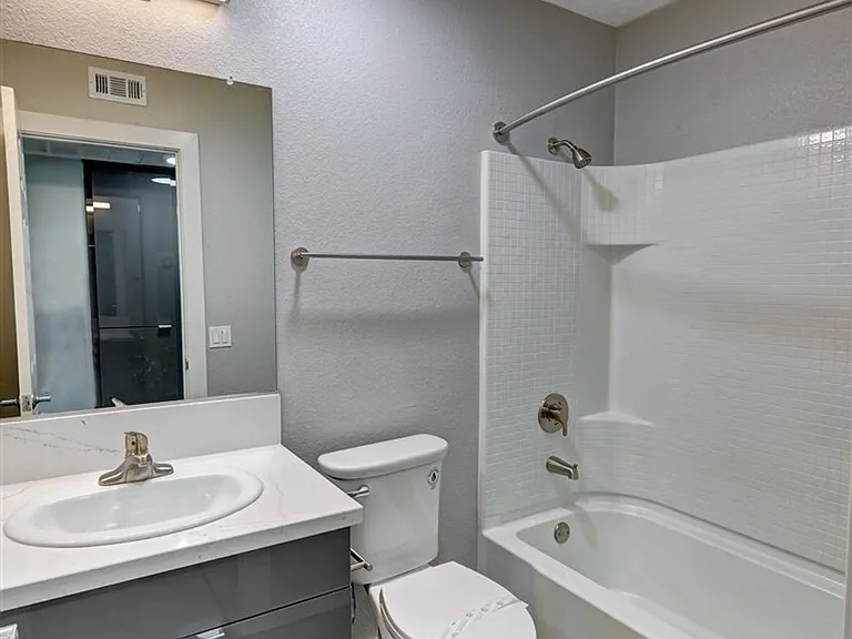 West Fifth Apartments — Photo 99