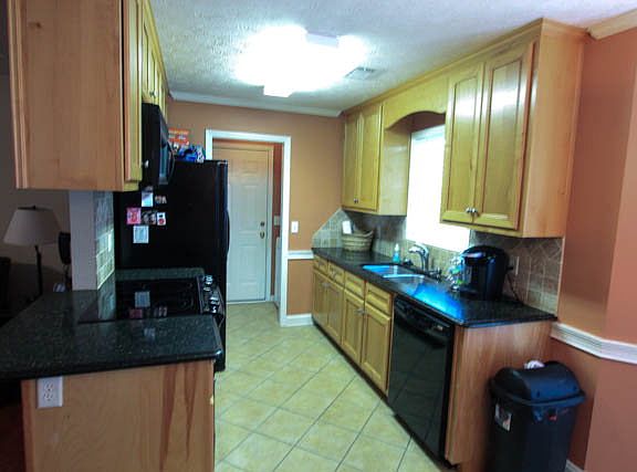 4th image of 8014 Garrett Pines Dr
