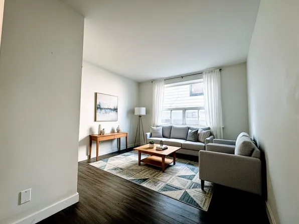 494 Mortimer Ave #303, Toronto, ON M4J 2G7