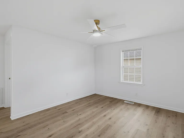 931 Marlboro St — Photo 11