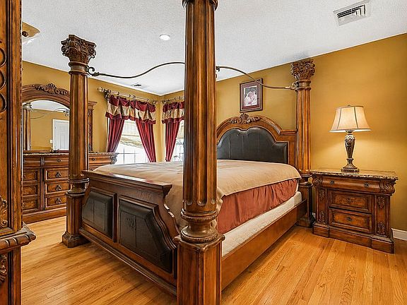 3rd image of 104 Spruce Cir N