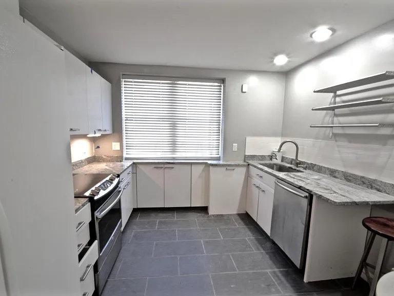 258 Jackson St — Photo 14