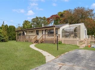 1034 Stafford Rd, Tiverton, RI 02878