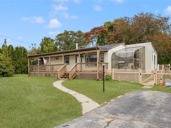 1034 Stafford Rd, Tiverton, RI 02878