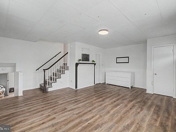 5th image of 1539 Summit St