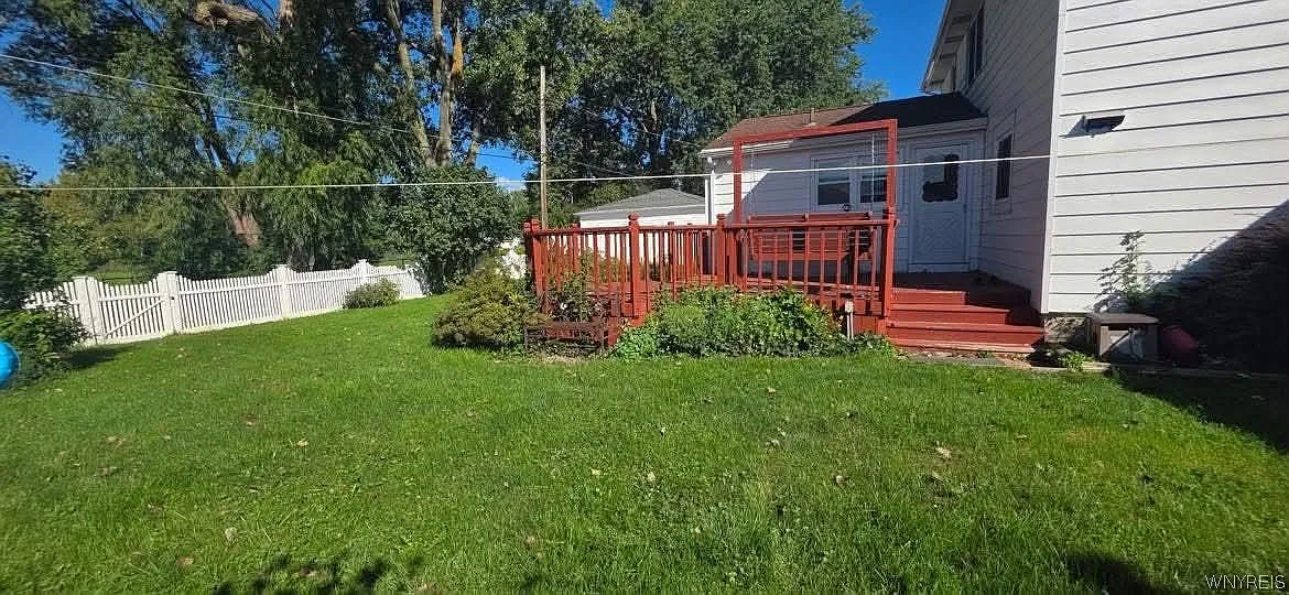2 bed, 1.0 bath, 2544 sqft, $1,450 — Photo 4
