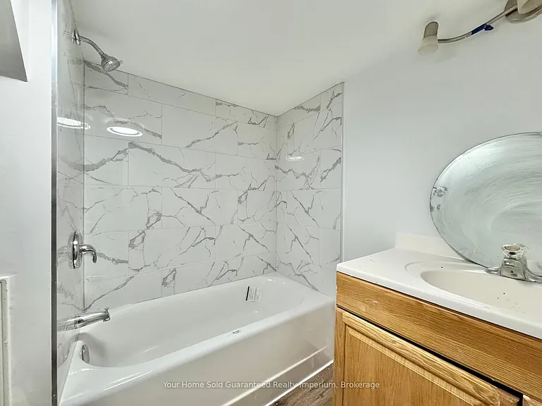 19 Perth St #LOWER — Photo 14