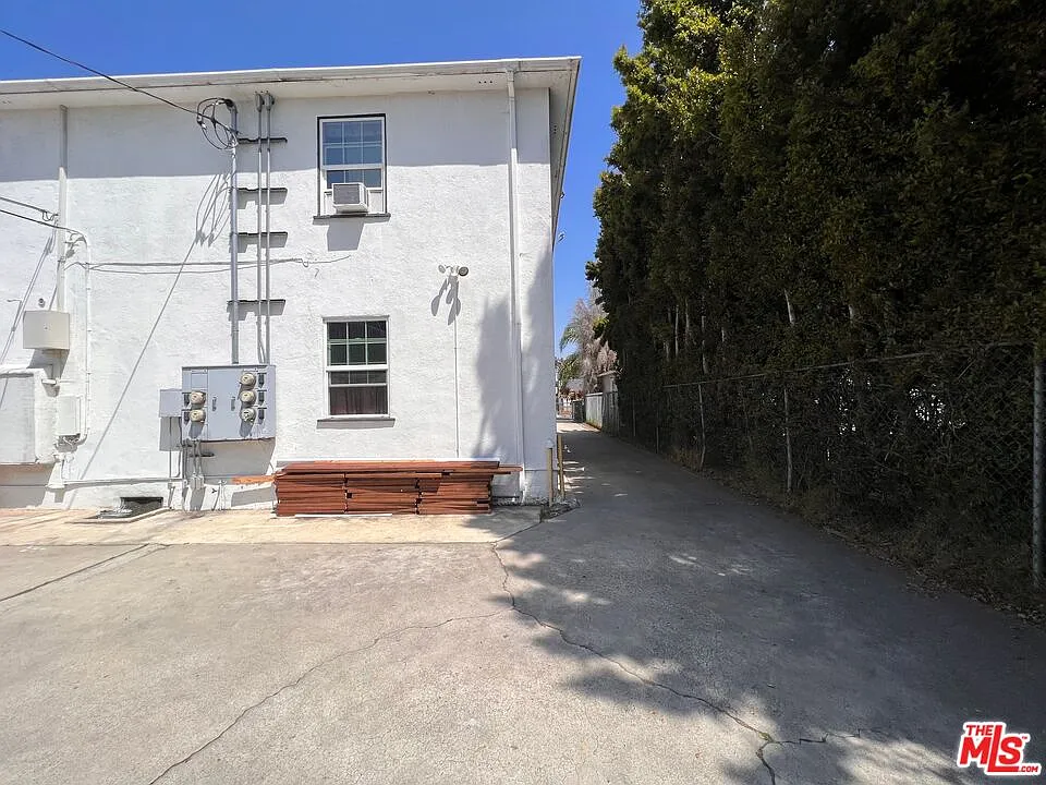 2 bed, 1.0 bath, 750 sqft, $2,500 — Photo 4
