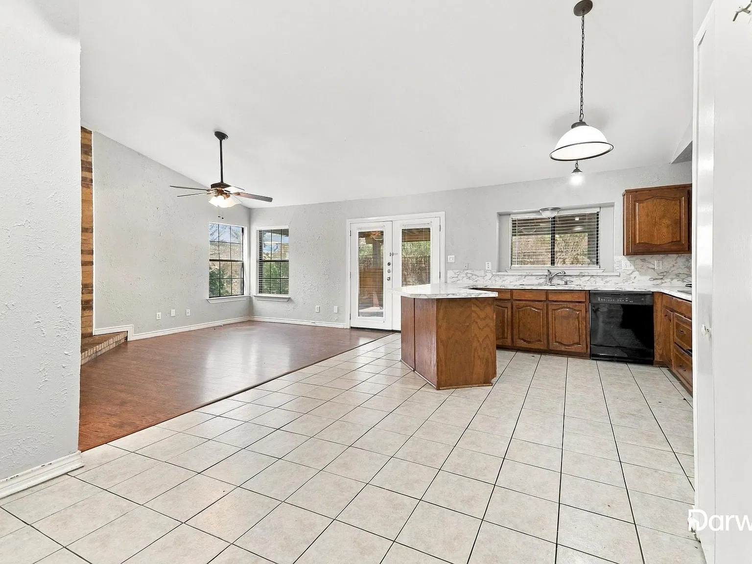 3 bed, 2.0 bath, 1916 sqft, $2,035 — Photo 3