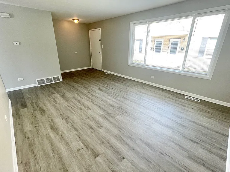 1721 E Roosevelt Rd #4 — Photo 6
