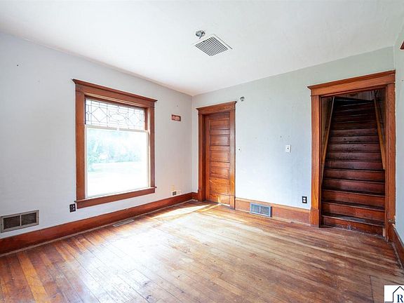 4th image of 318 2nd Ave
