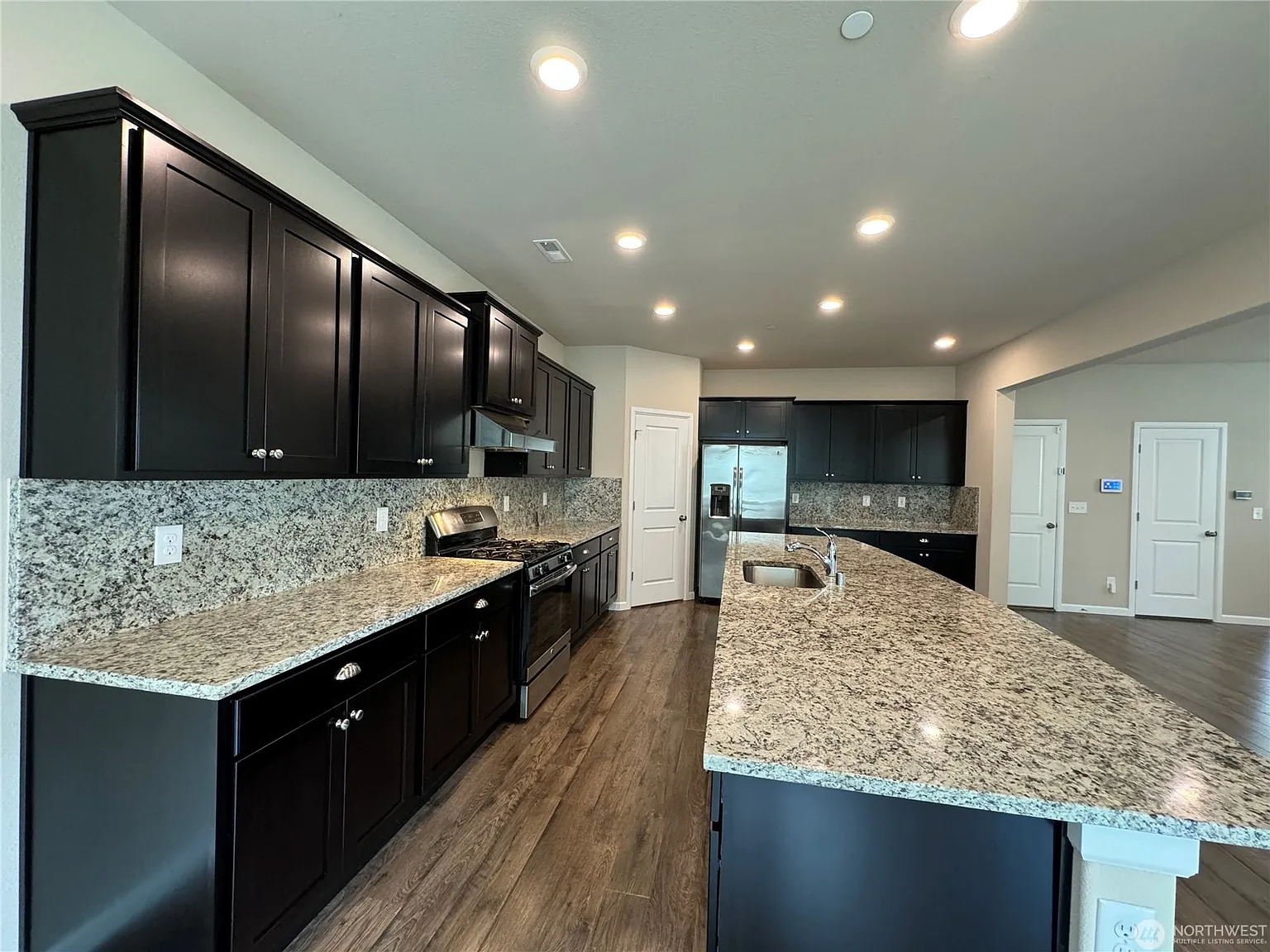 4 bed, 2501 sqft, $2,950 — Photo 4