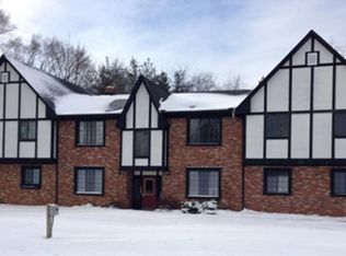 2041 N Duck Lake Rd, Highland, MI 48356