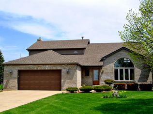 6N843 Foxborough Rd, St Charles, IL 60175