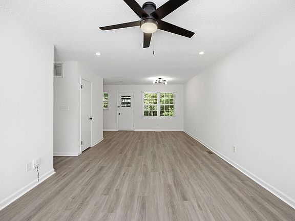 5th image of 1129 Marlborough Rd