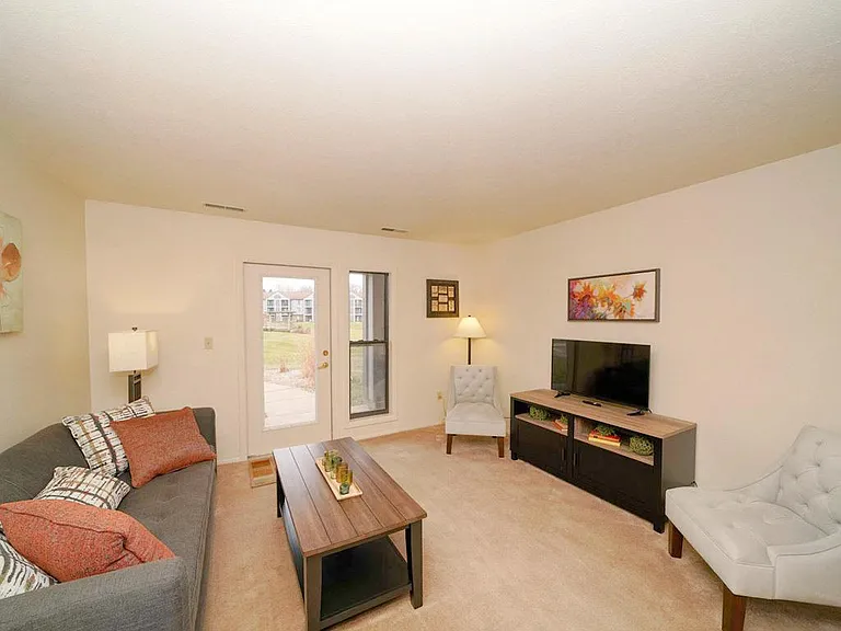 Emerald Park Apartments — Photo 6