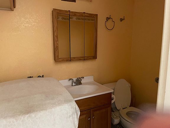 1/2 Bath with Washer