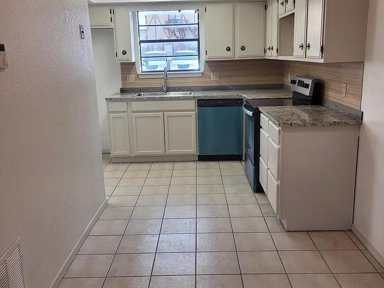8071 NW 23rd St — Photo 3