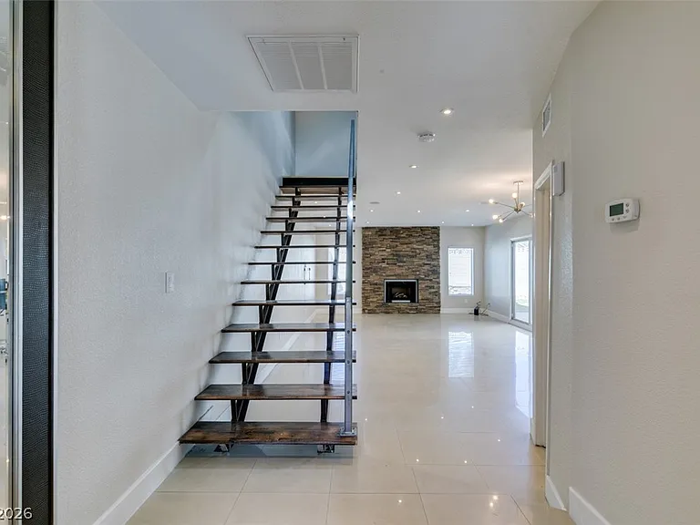 5046 Schumann Dr — Photo 3