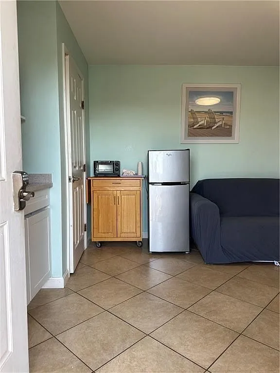 1 bed, 1.0 bath, 257 sqft, $1,200 — Photo 3