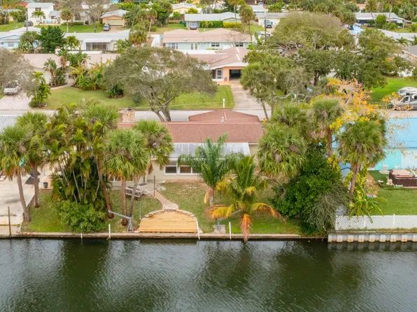 424 N 4th St, Cocoa Beach, FL 32931