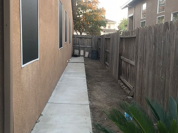 5th image of 303 Olivine Ave