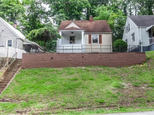 325 Charlton Heights Rd, Charlton Heights, WV 25040