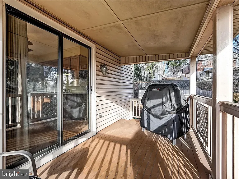 121 Norman St — Photo 10