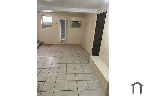 Building Photo - 208 E Crosby Ave #6