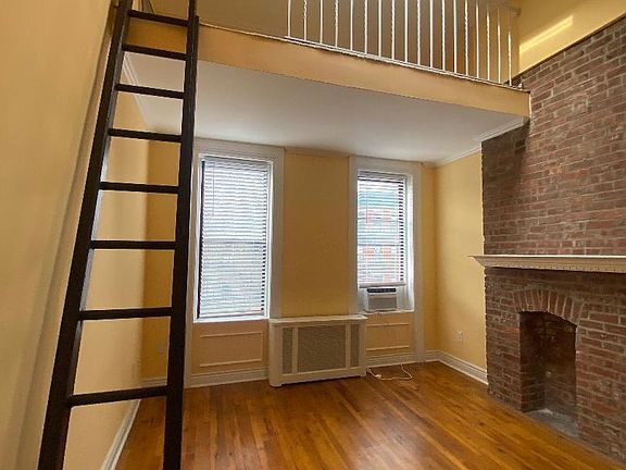 3rd image of 208 Washington St APT 4A