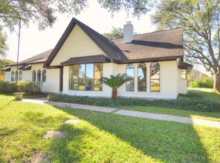 281 Amber Ln, League City, TX 77573