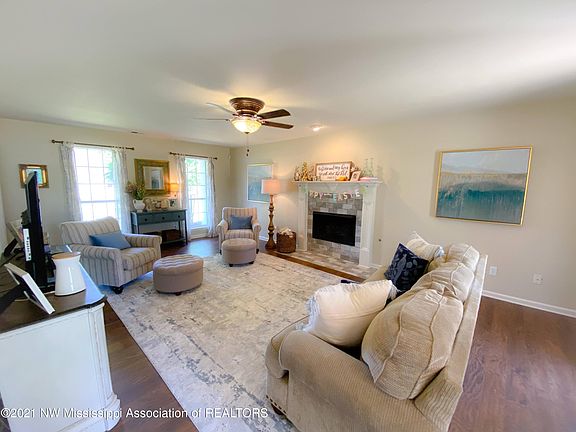 4th image of 10311 Lazy Creek Dr