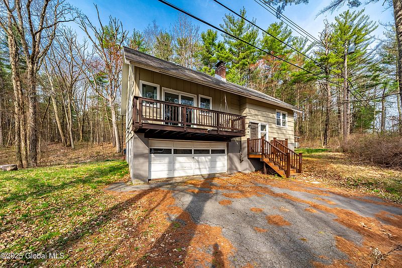 2nd image of 689 Gordon Road
