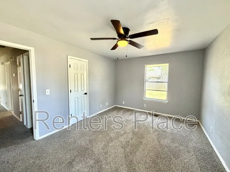 1920 N Desert Palm Ave — Photo 10