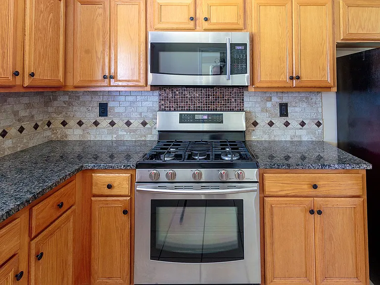 825 Bluegrass Dr — Photo 7