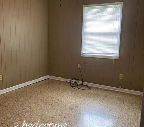5th image of 111 E Haliburton