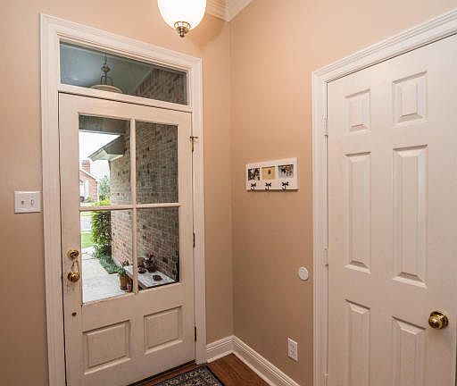 5th image of 123 Woodstock Dr