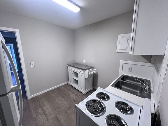 510 28th Ave N # 3 Kitchen 2_12032024