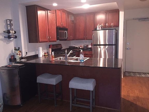 3rd image of 2300 N Commonwealth Ave APT 3C