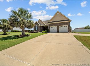 605 Oakridge Dr, Raeford, NC 28376