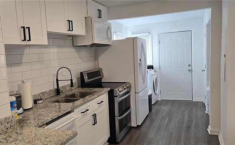 606 W Lake Ave NW — Photo 14