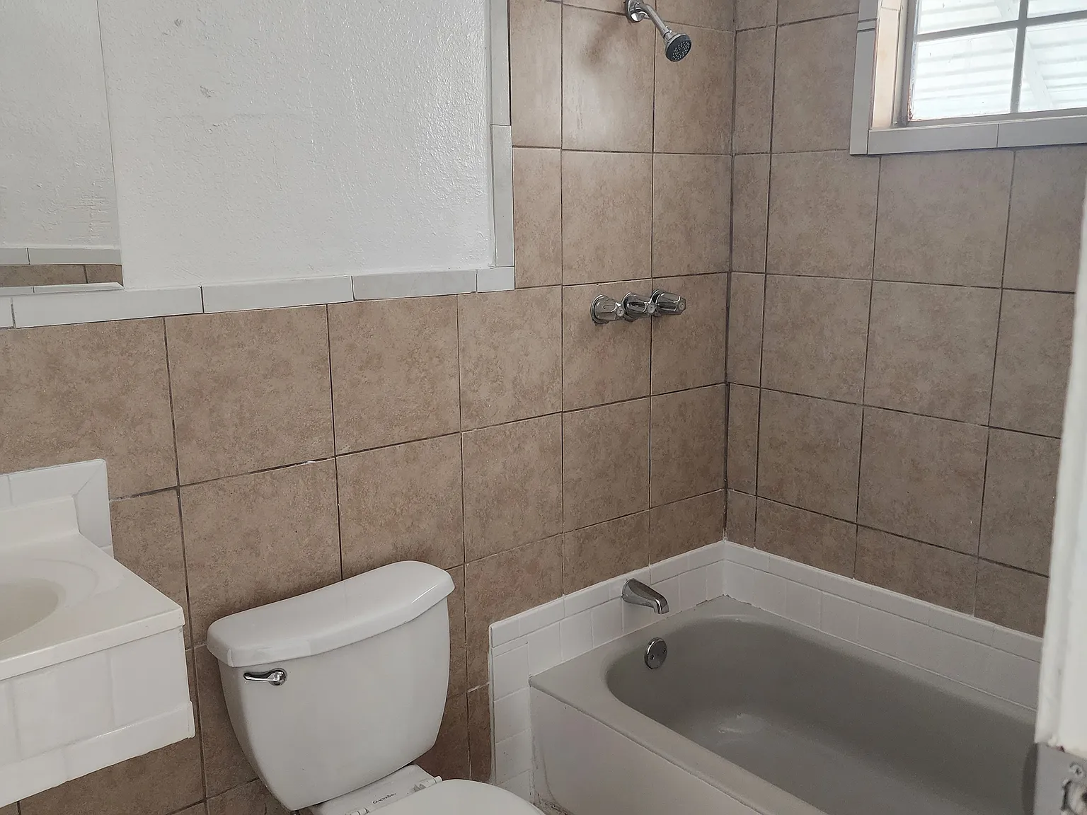 1 bed, $1,000 — Photo 2