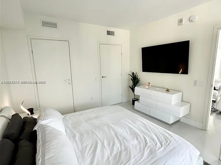 1300 Brickell Bay Dr #3101 — Photo 8