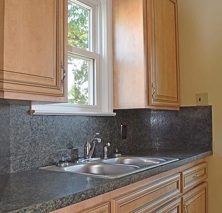3rd image of 1525 Parker Dr