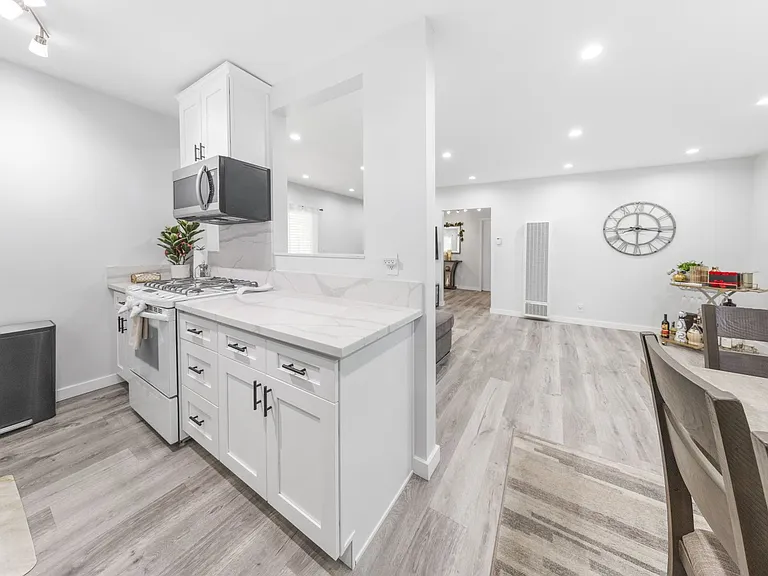 3010 Montrose Ave #26 — Photo 22