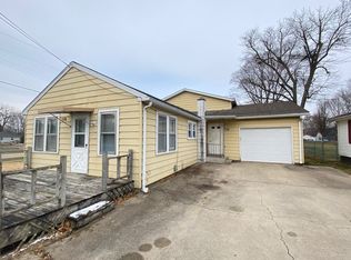 1827 Clark St, Dixon, IL 61021